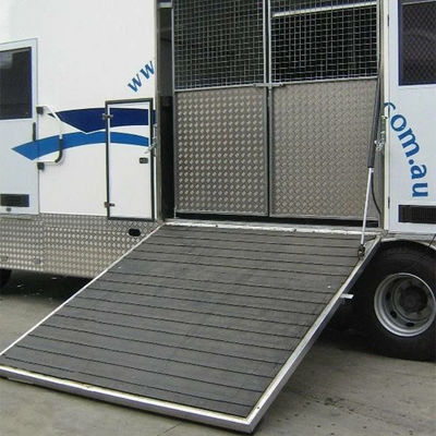 Anti-Slip Ridging Horse Rubber Ramp Mat Provides Outstanding Traction For Horses